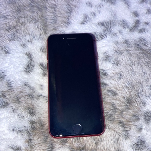 Red iPhone SE perfect screen good camera - Picture 2 of 3